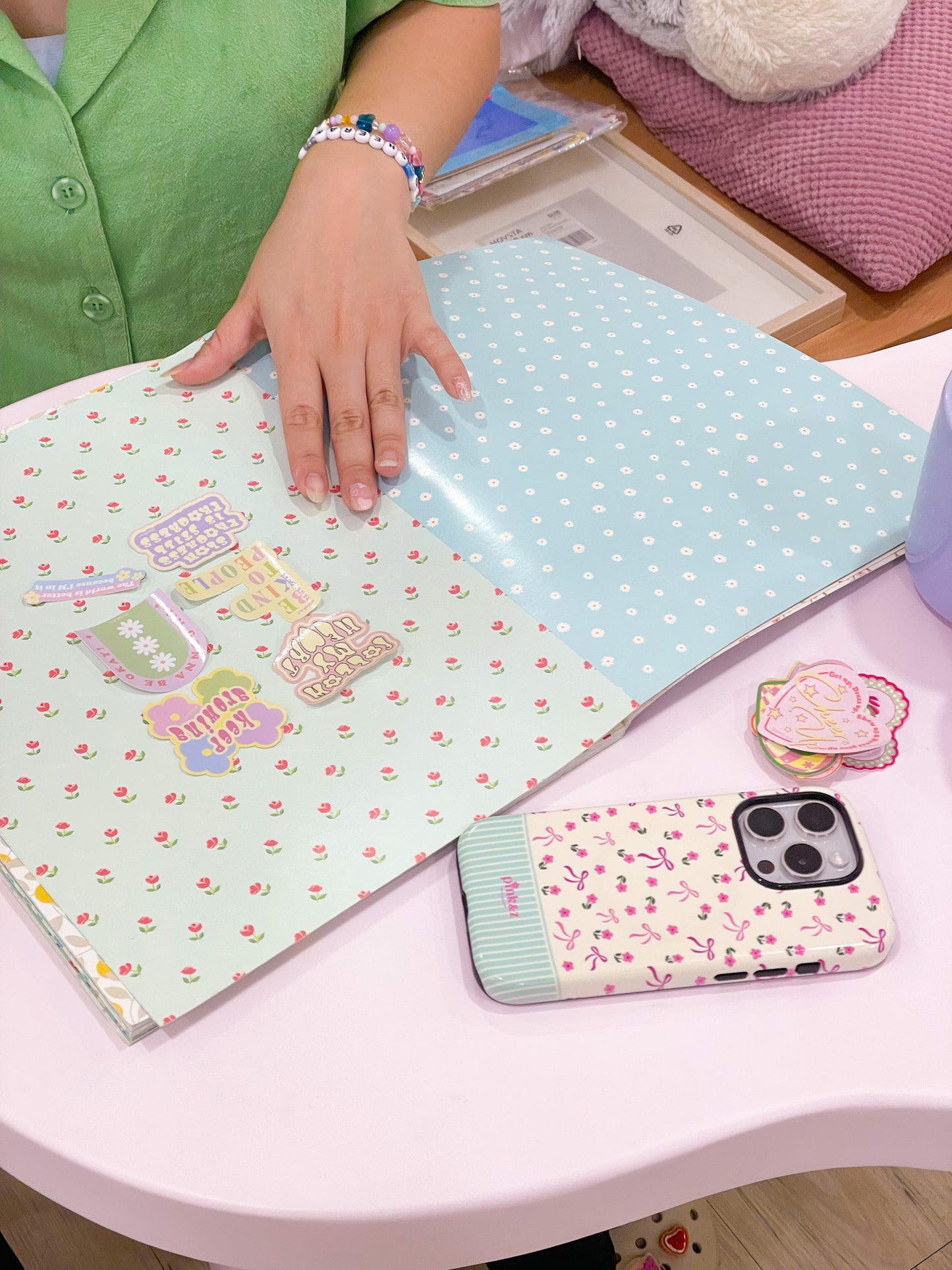 Ribbon Garden Phone Case